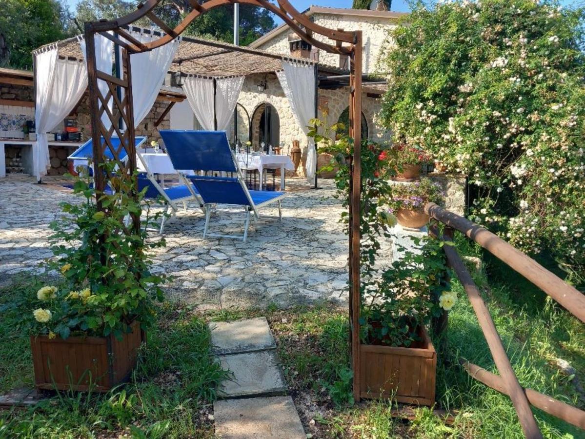 B&B H.M. Sonnino Exterior photo