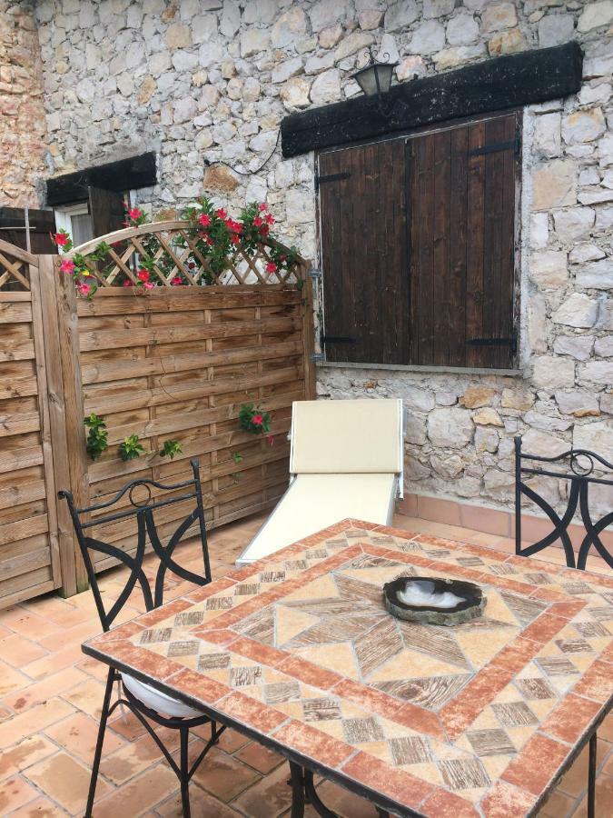 B&B H.M. Sonnino Exterior photo