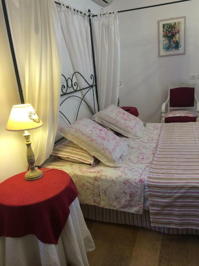 B&B H.M. Sonnino Exterior photo